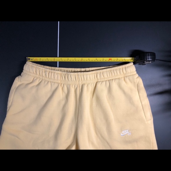 [SOLD] Mens Light Yellow Nike SB Shorts [M] - Picture 5 of 9